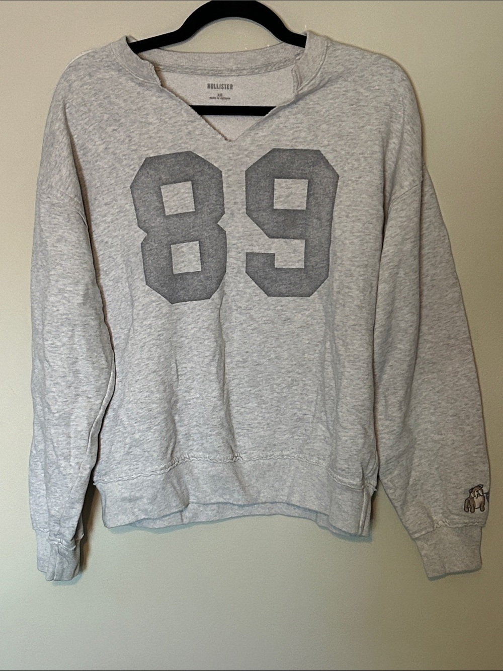 Hollister Light Gray Crewneck Sweatshirt with '89 Graphic
